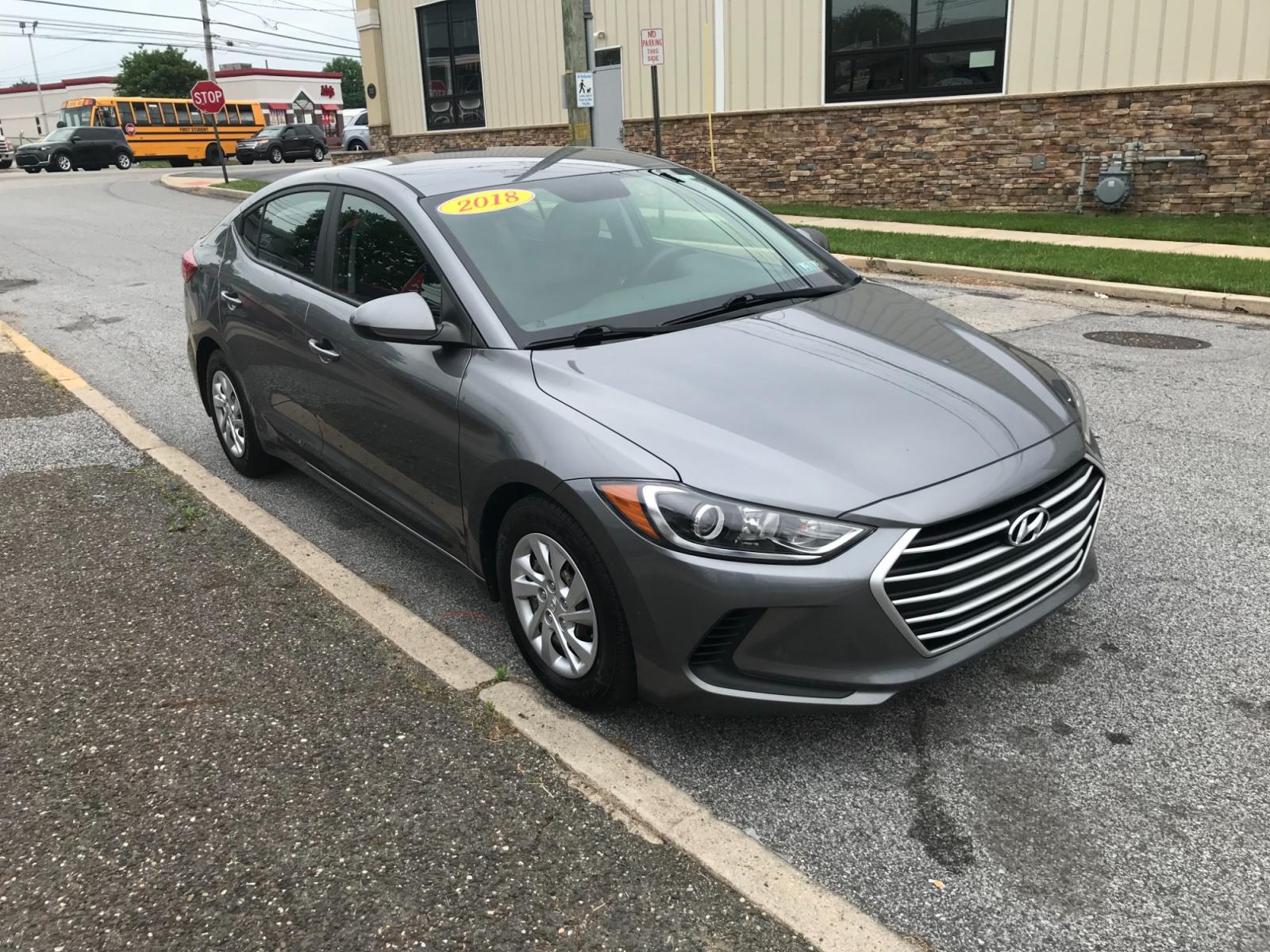 2018 Silver /Gray Hyundai Elantra SE (5NPD74LF3JH) with an 2.0 V4 engine, Automatic transmission, located at 577 Chester Pike, Prospect Park, PA, 19076, (610) 237-1015, 39.886154, -75.302338 - 2018 Hyundai Elantra SE: Great on gas, new PA inspection, SUPER CLEAN, runs LIKE NEW! This vehicle comes inspected and has been given a bumper to bumper safety check. It is very clean, reliable, and well maintained. We offer a unique pay plan that is known for being the easiest and fastest financ - Photo #3